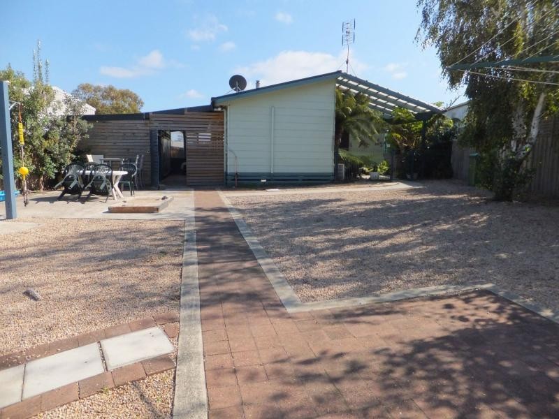 2 Hill Court, Lakes Entrance VIC 3909