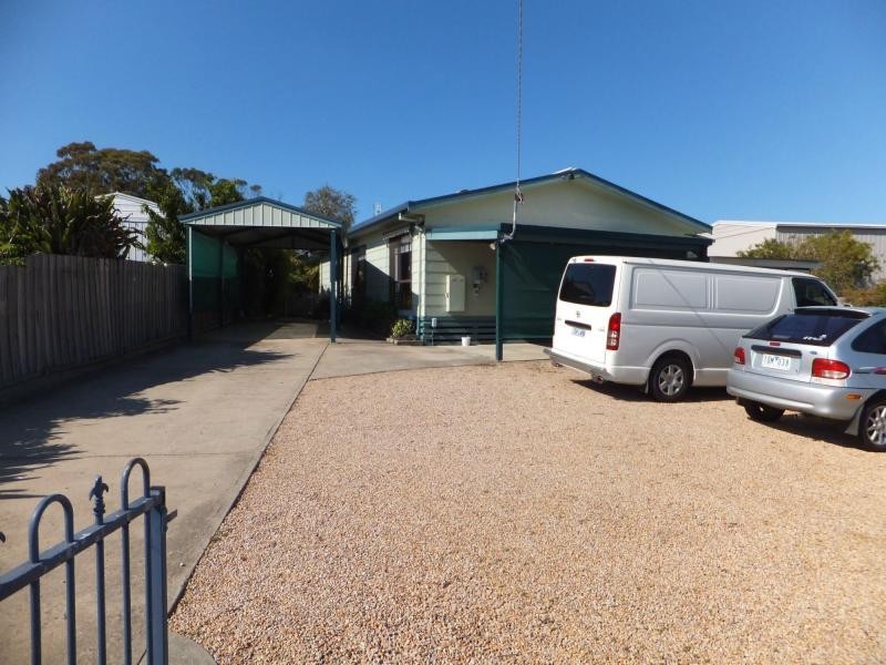 2 Hill Court, Lakes Entrance VIC 3909