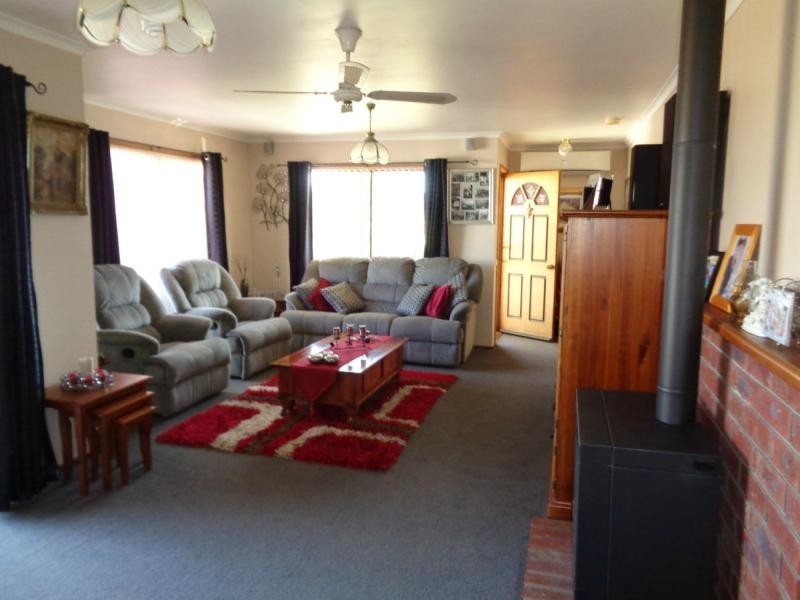 146 Thorpes Lane, Lakes Entrance VIC 3909