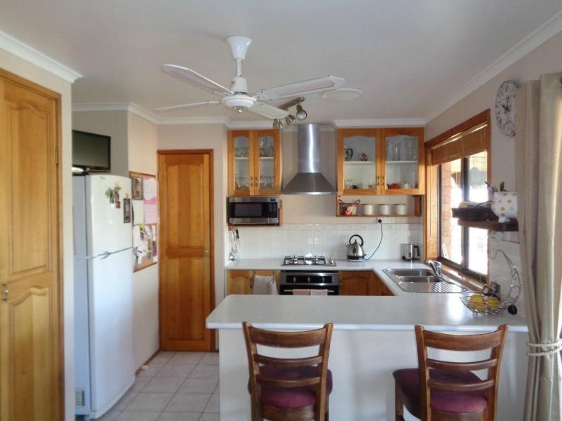 146 Thorpes Lane, Lakes Entrance VIC 3909