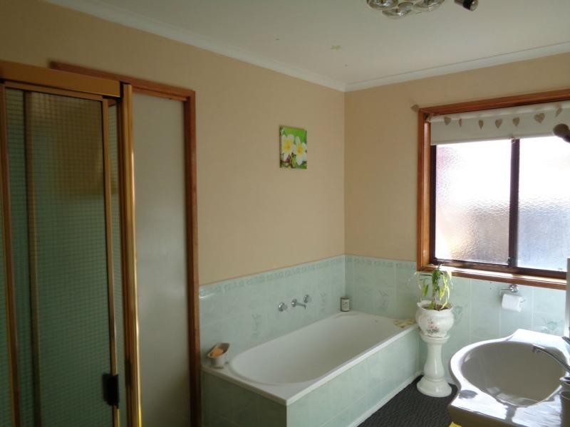 146 Thorpes Lane, Lakes Entrance VIC 3909