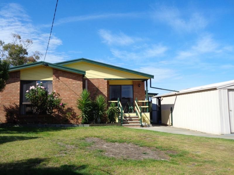 146 Thorpes Lane, Lakes Entrance VIC 3909