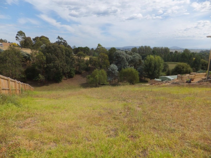 33 Harnham Drive, Bairnsdale VIC 3875