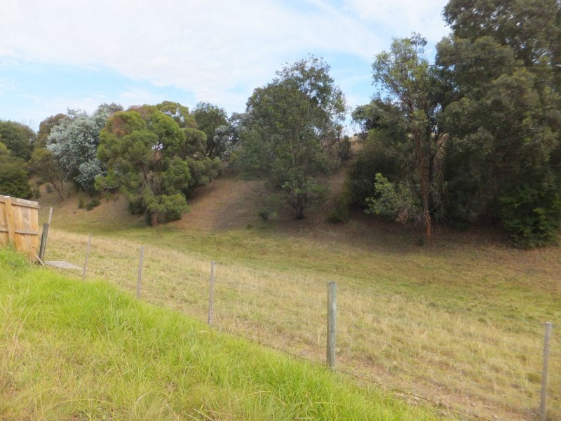 33 Harnham Drive, Bairnsdale VIC 3875