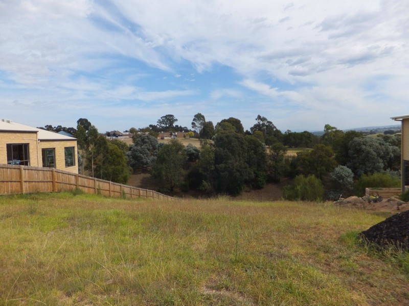 33 Harnham Drive, Bairnsdale VIC 3875