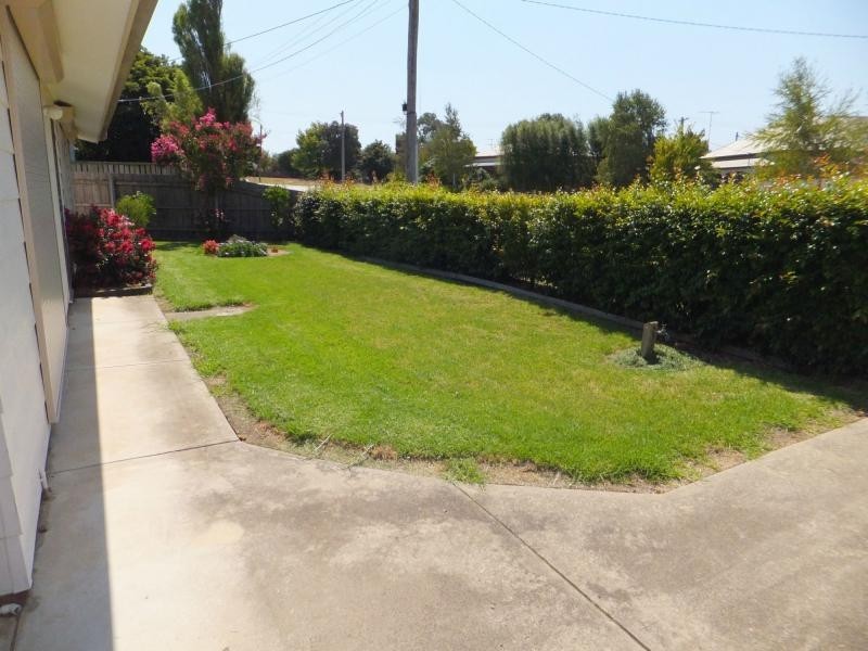 3 Charles Street, Bairnsdale VIC 3875