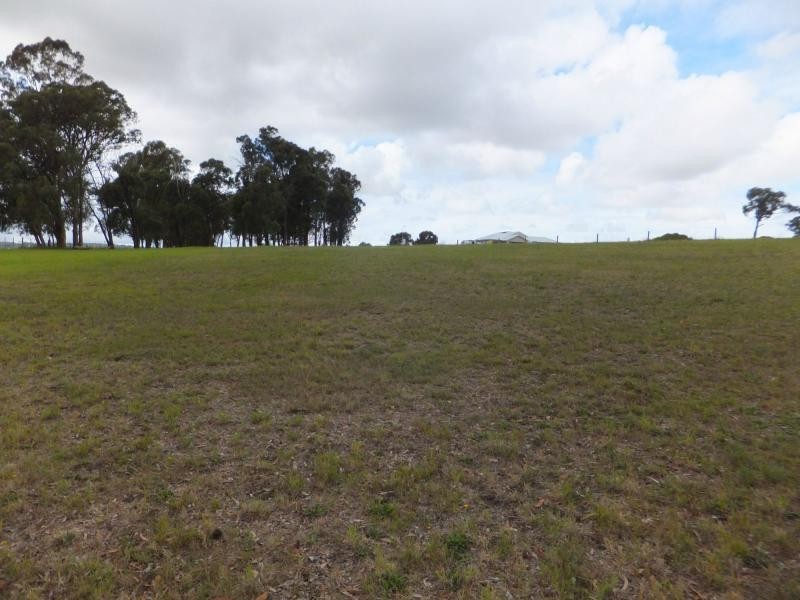 21 Ian Court, Wy Yung VIC 3875