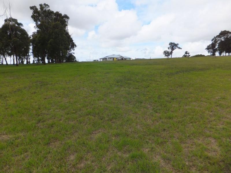 21 Ian Court, Wy Yung VIC 3875