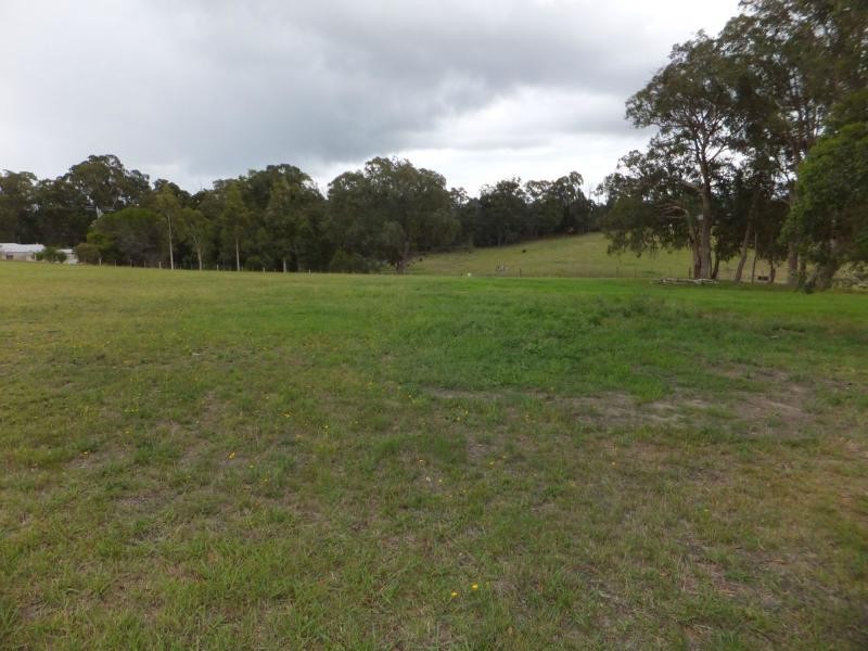 21 Ian Court, Wy Yung VIC 3875