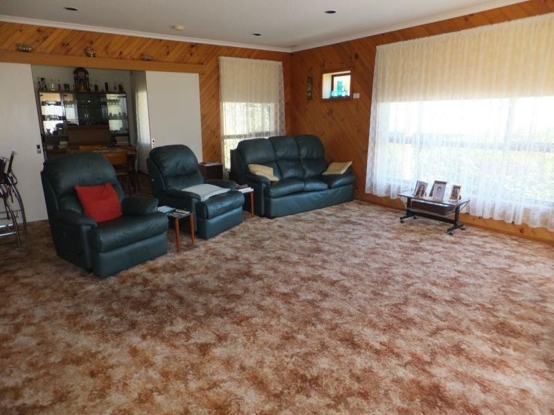 27 Mairburn Road, Metung VIC 3904