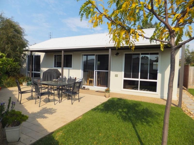 6 Charles Street, Bairnsdale VIC 3875