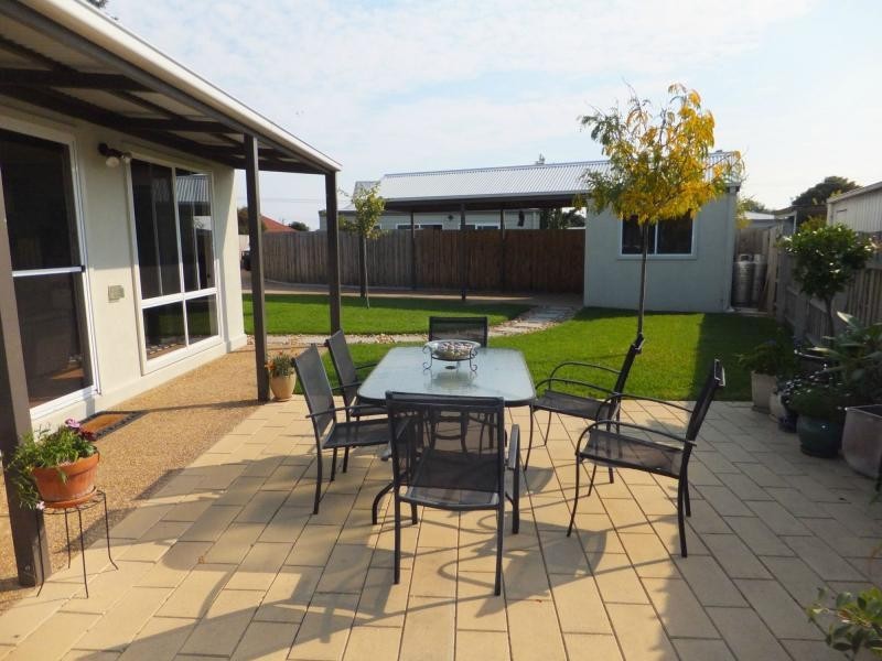 6 Charles Street, Bairnsdale VIC 3875