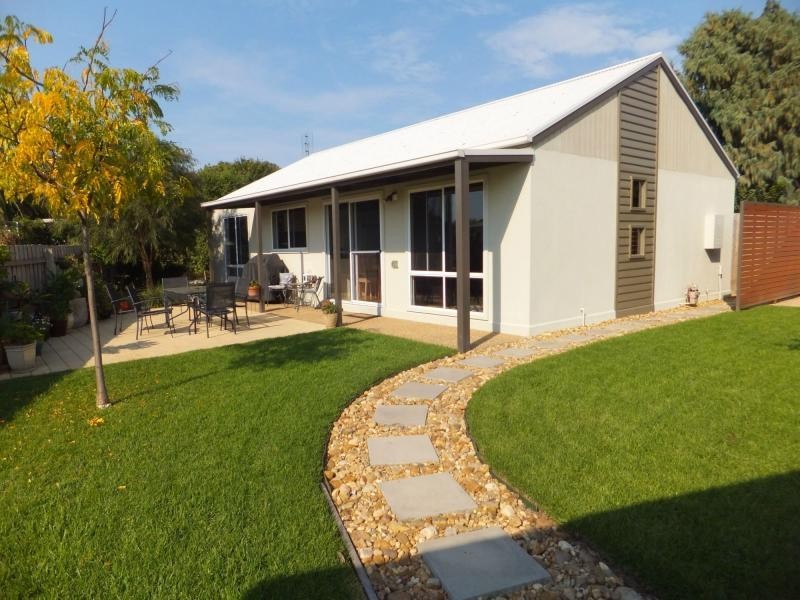 6 Charles Street, Bairnsdale VIC 3875