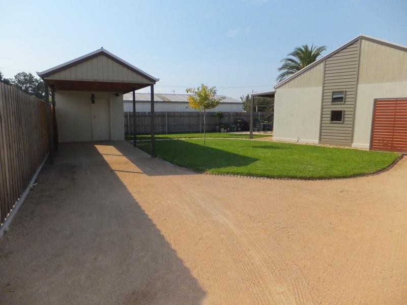 6 Charles Street, Bairnsdale VIC 3875