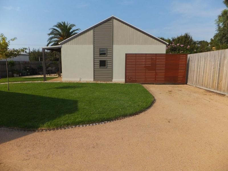 6 Charles Street, Bairnsdale VIC 3875