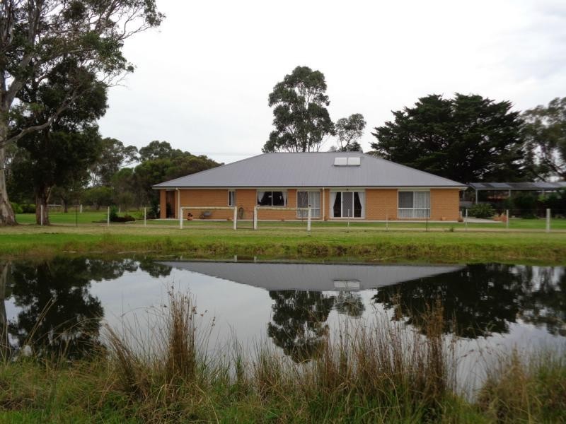 230 Lake Victoria Road, Eagle Point VIC 3878