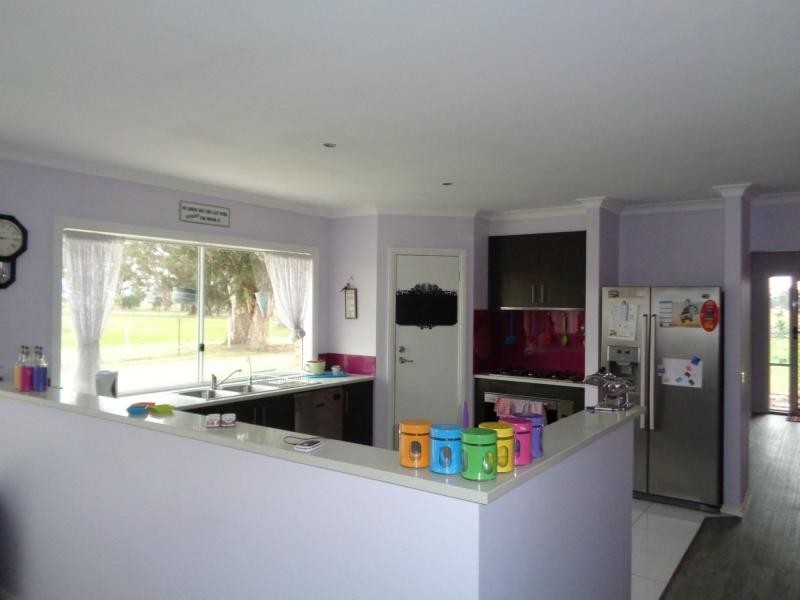 230 Lake Victoria Road, Eagle Point VIC 3878