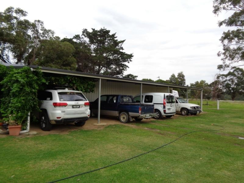 230 Lake Victoria Road, Eagle Point VIC 3878