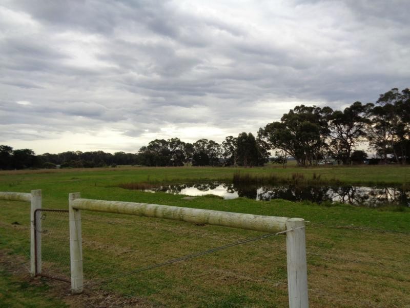 230 Lake Victoria Road, Eagle Point VIC 3878