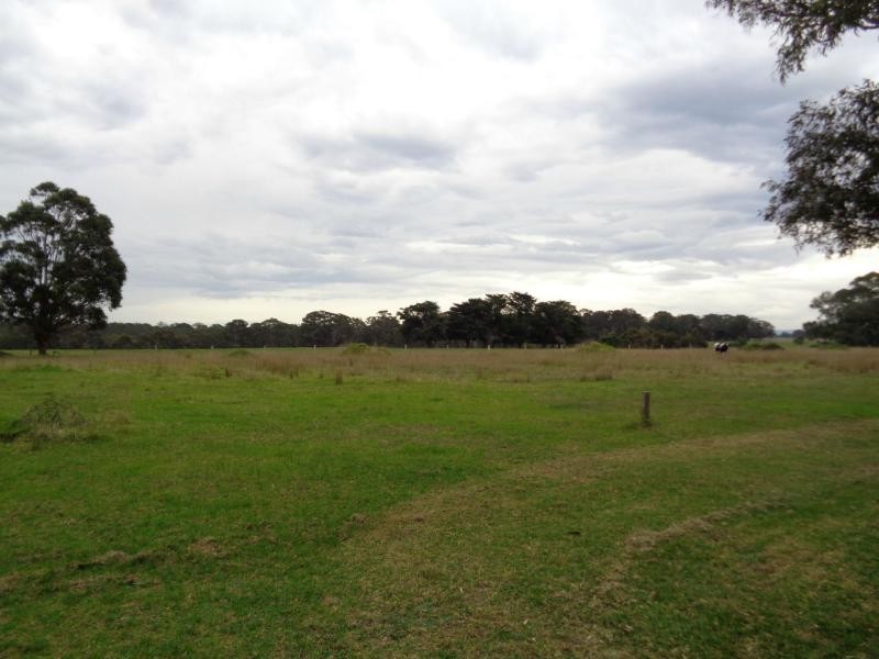 230 Lake Victoria Road, Eagle Point VIC 3878