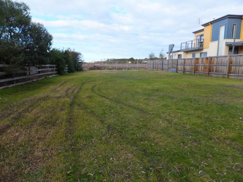 4 Green Court, Eagle Point VIC 3878