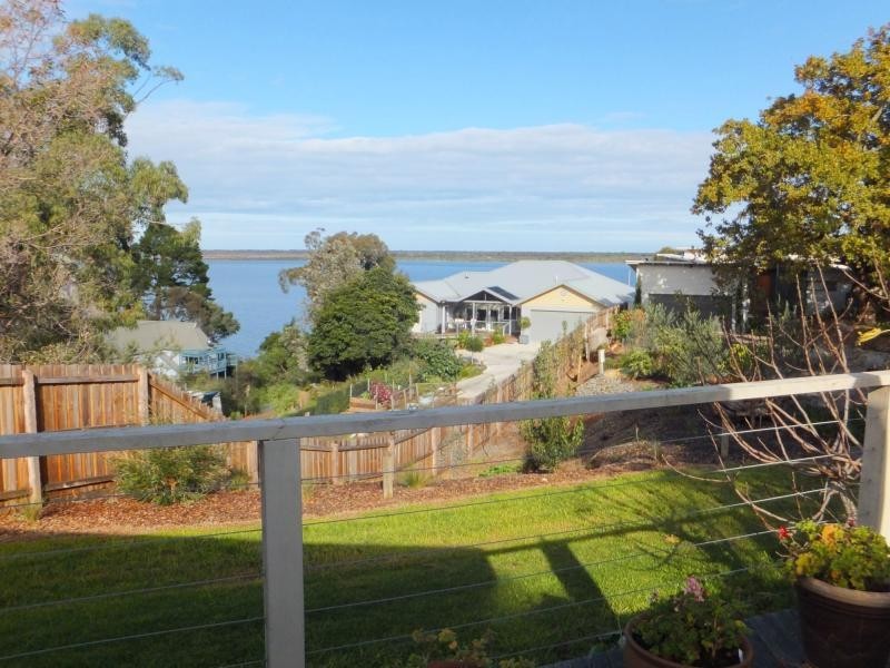 9 Lake King Place, Metung VIC 3904