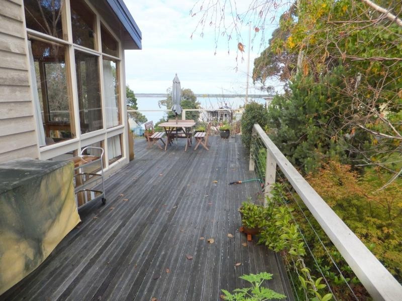 9 Lake King Place, Metung VIC 3904