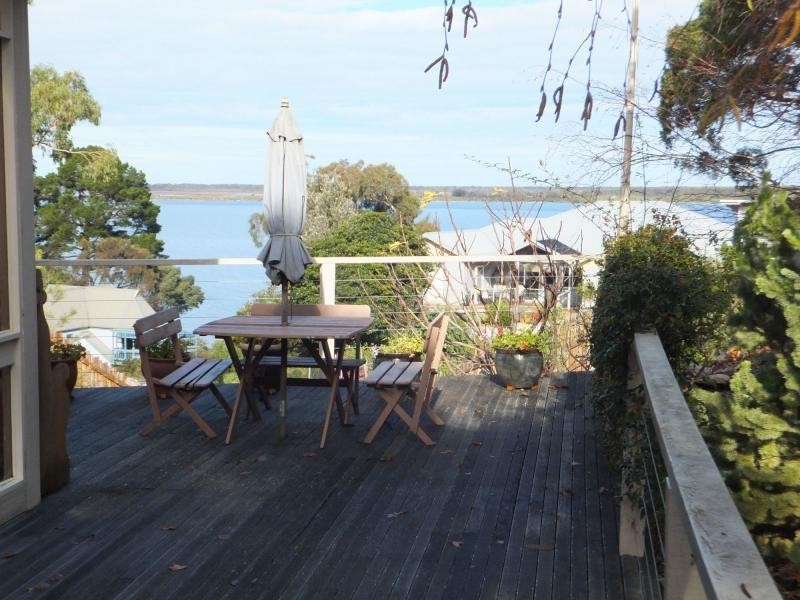 9 Lake King Place, Metung VIC 3904