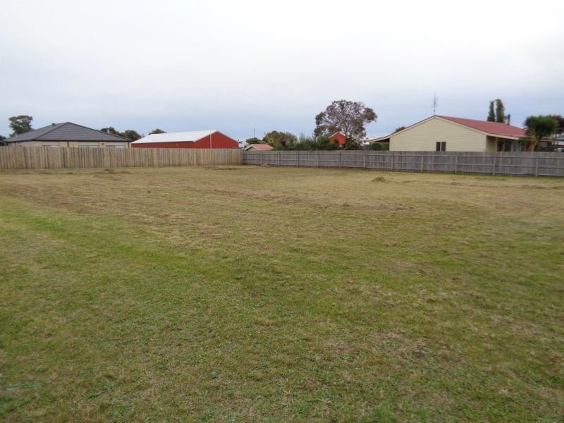 16 Lake Inlet Avenue, Newlands Arm VIC 3875