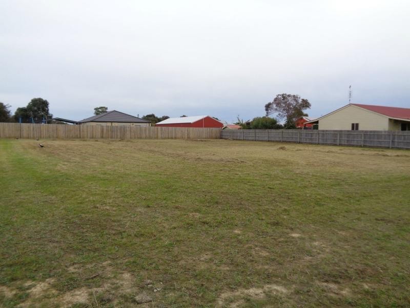 16 Lake Inlet Avenue, Newlands Arm VIC 3875