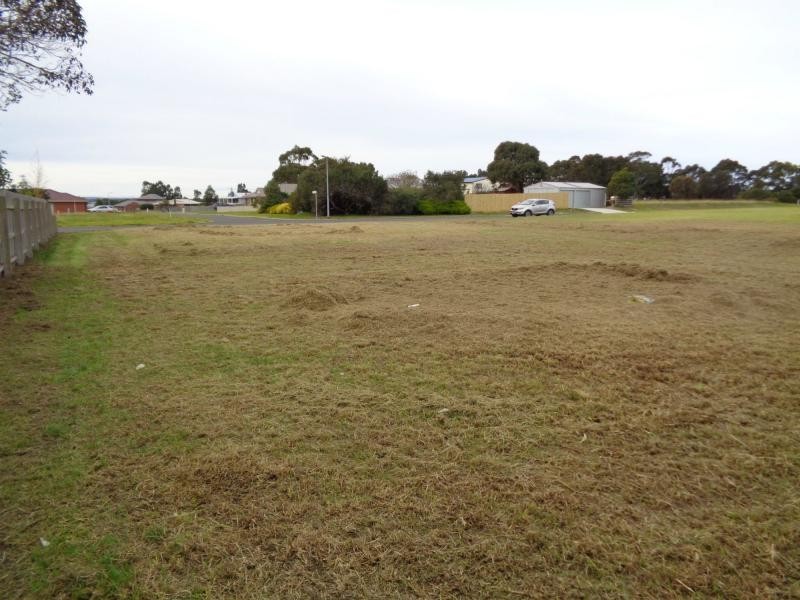 16 Lake Inlet Avenue, Newlands Arm VIC 3875