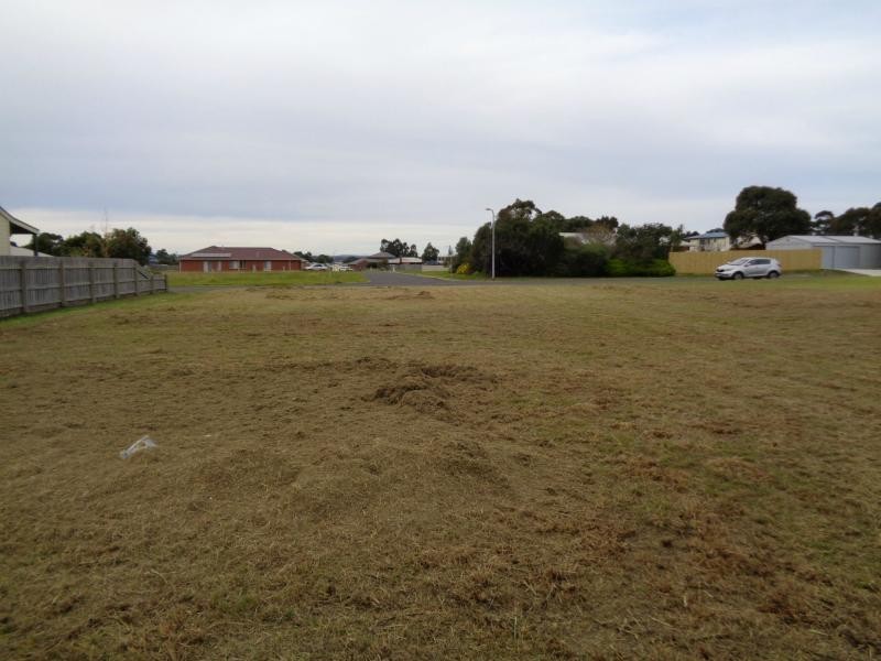 16 Lake Inlet Avenue, Newlands Arm VIC 3875