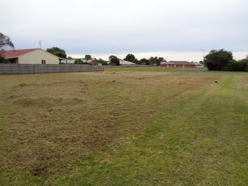 16 Lake Inlet Avenue, Newlands Arm VIC 3875