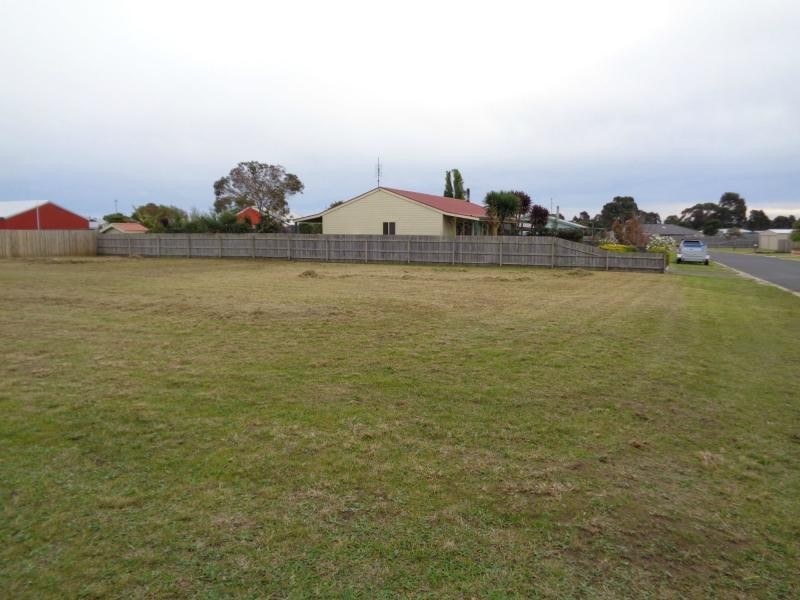 16 Lake Inlet Avenue, Newlands Arm VIC 3875