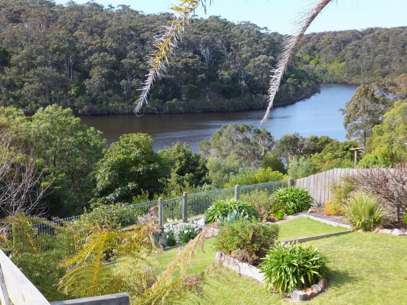 14 Campbell Grove, Lakes Entrance VIC 3909