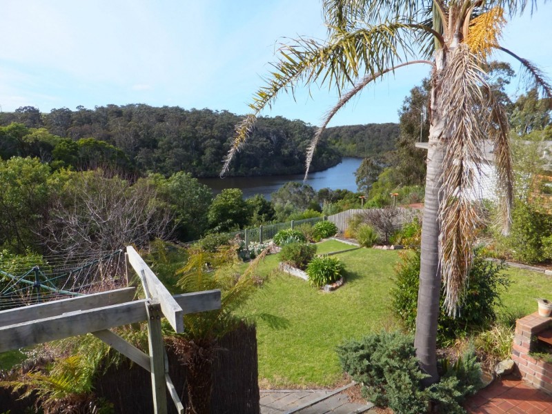 14 Campbell Grove, Lakes Entrance VIC 3909