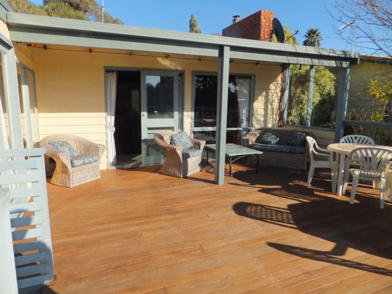 14 Campbell Grove, Lakes Entrance VIC 3909