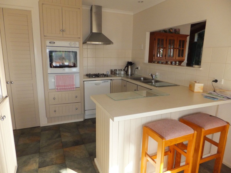 14 Campbell Grove, Lakes Entrance VIC 3909