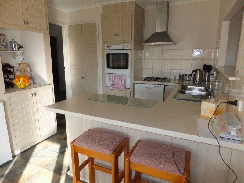 14 Campbell Grove, Lakes Entrance VIC 3909