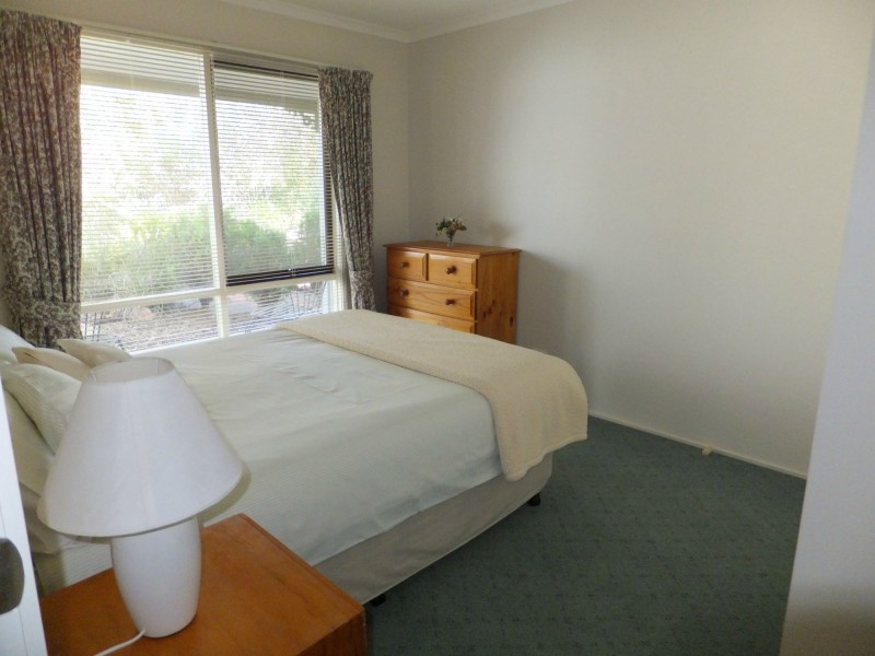 14 Campbell Grove, Lakes Entrance VIC 3909