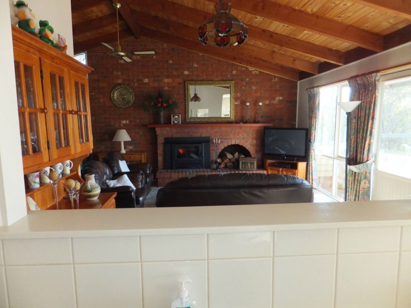 14 Campbell Grove, Lakes Entrance VIC 3909