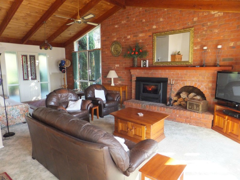 14 Campbell Grove, Lakes Entrance VIC 3909