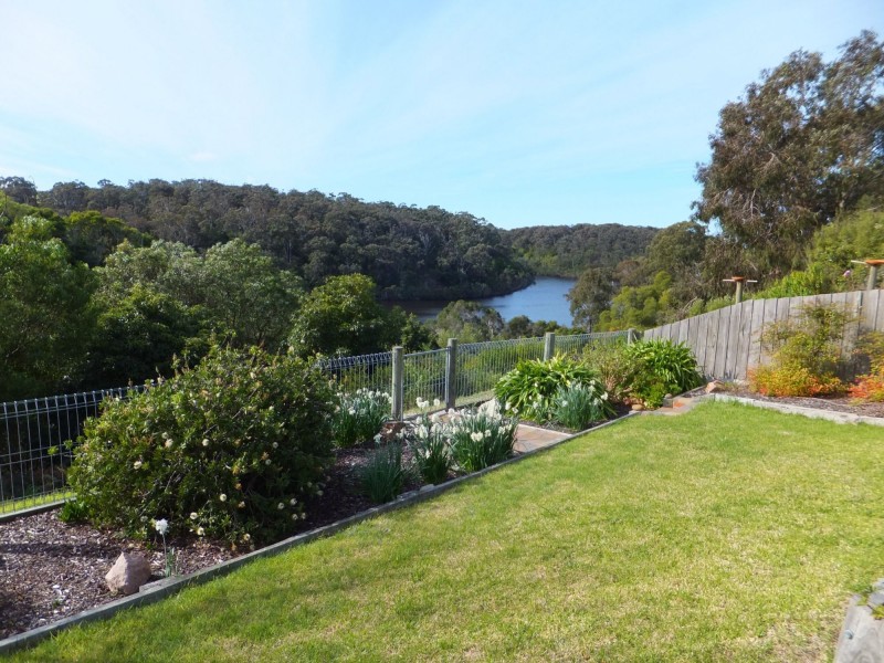 14 Campbell Grove, Lakes Entrance VIC 3909