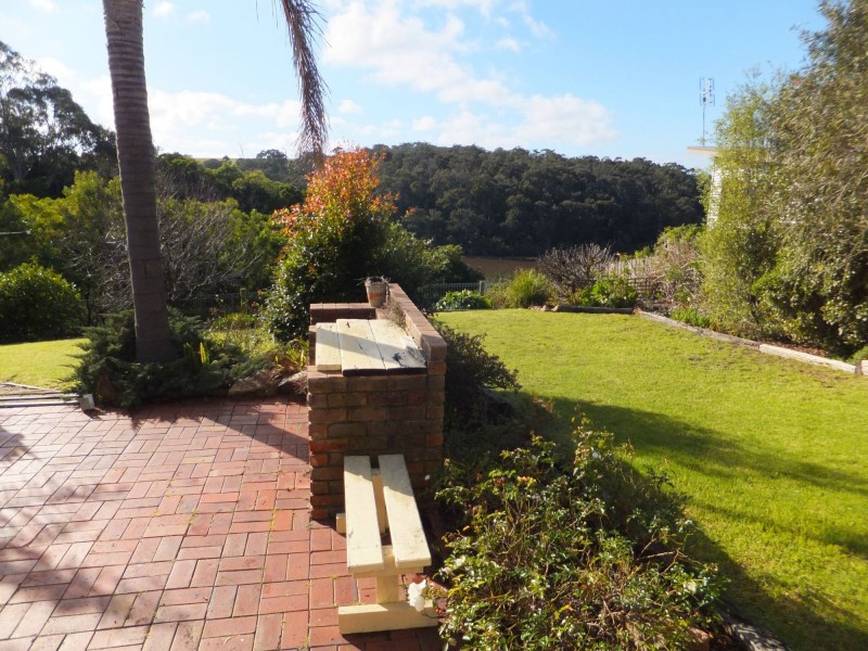 14 Campbell Grove, Lakes Entrance VIC 3909