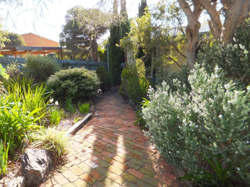 14 Campbell Grove, Lakes Entrance VIC 3909