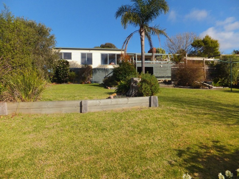 14 Campbell Grove, Lakes Entrance VIC 3909
