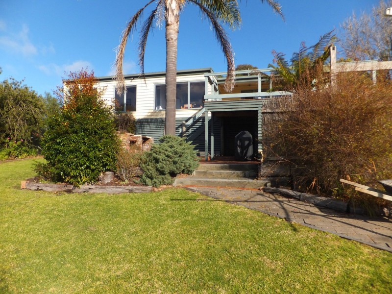 14 Campbell Grove, Lakes Entrance VIC 3909
