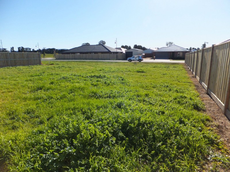 4 Flaxlily Court, Bairnsdale VIC 3875