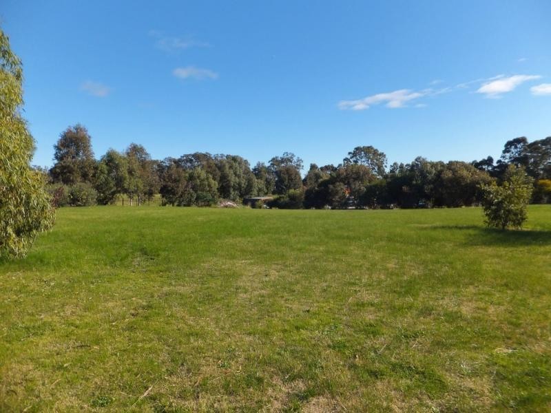 26 Lake Victoria Road, Eagle Point VIC 3878