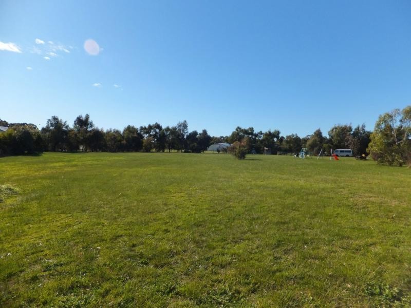 26 Lake Victoria Road, Eagle Point VIC 3878